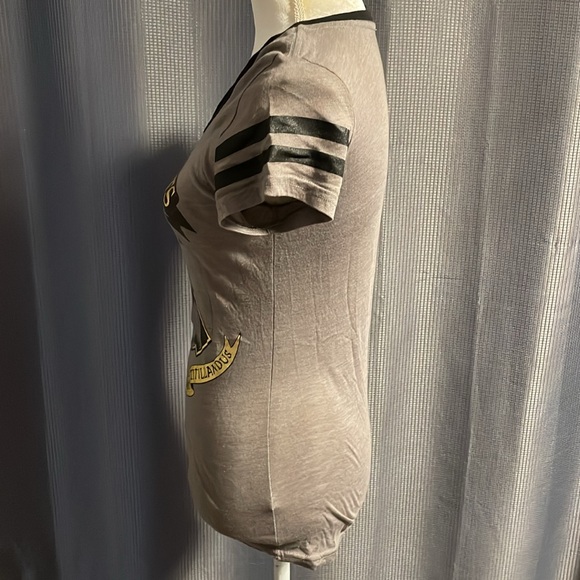 Harry Potter Womens TShirt Medium Gray Hogwarts Shield Wizarding World - Picture 4 of 5